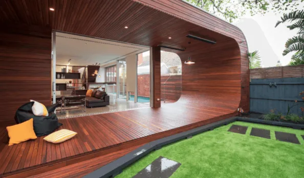 Spectacular terrace and roof in a single oval-shaped piece.