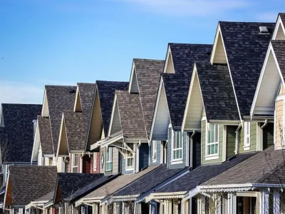 A series of identical houses with shingles of the same color.