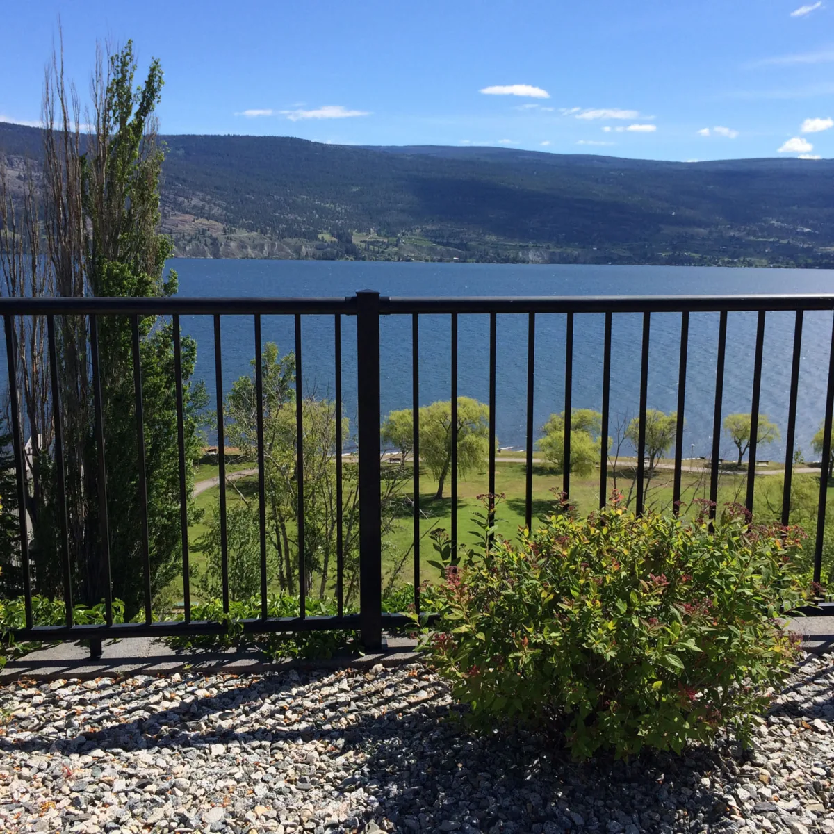Century Aluminum Railings Glass Picket Combo Feature 2