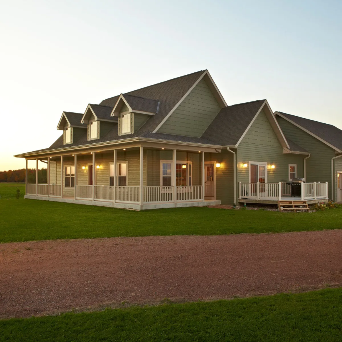 Diamond Kote Building Products - LP SmartSide Prefinishing - sidings farm house
