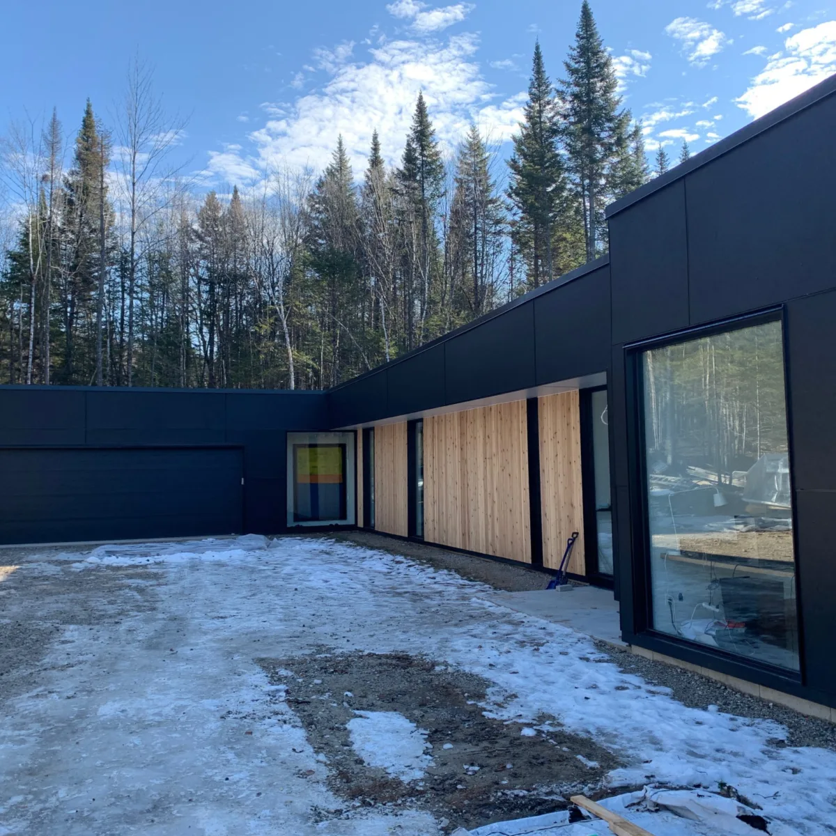 Solutions de revêtement Light Trim pour les produits en fibrociment maison anglée