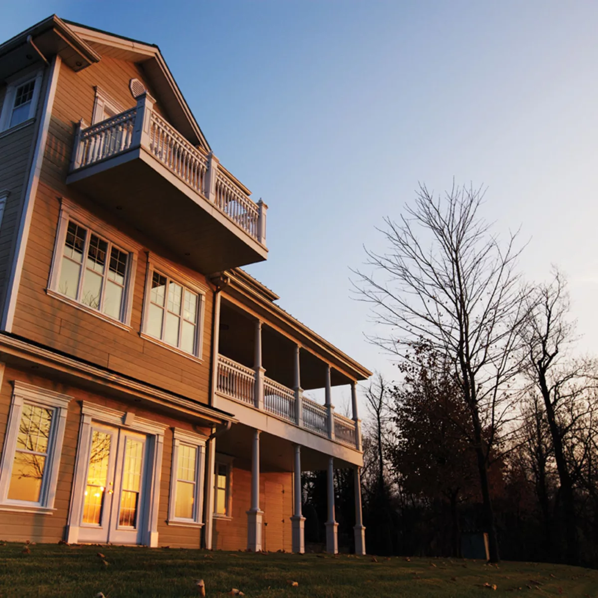 Maibec CanExel Engineered Siding - country house