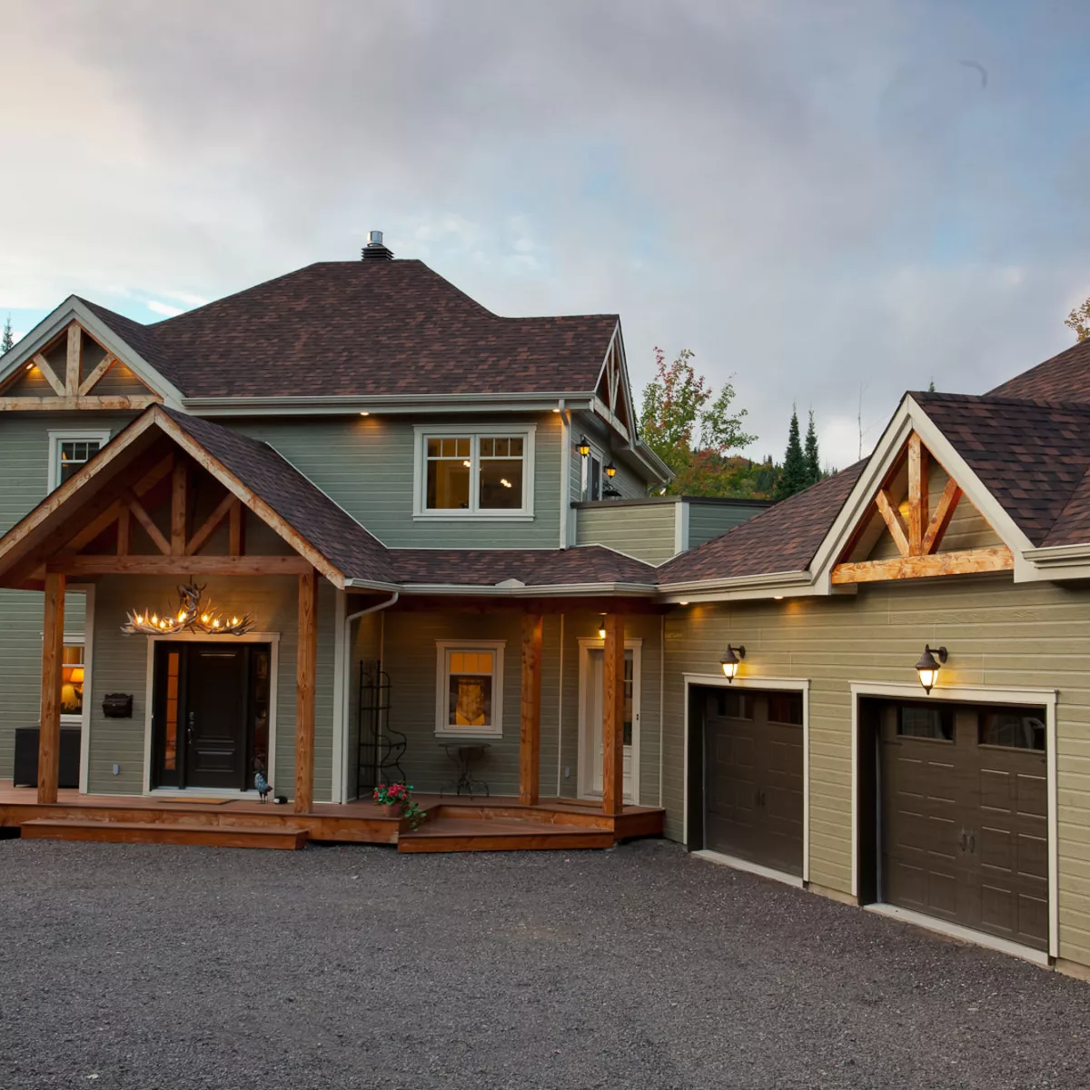 Maibec CanExel Engineered Siding - house with 2 garages